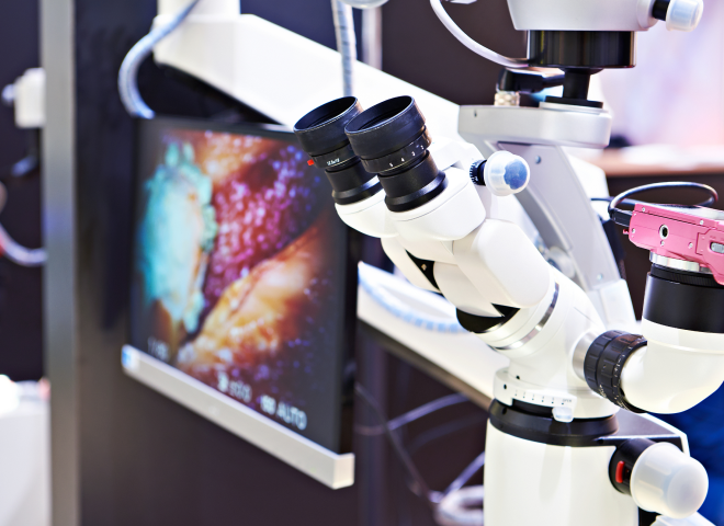 Microscope opératoire utilisé pour un soin de précision