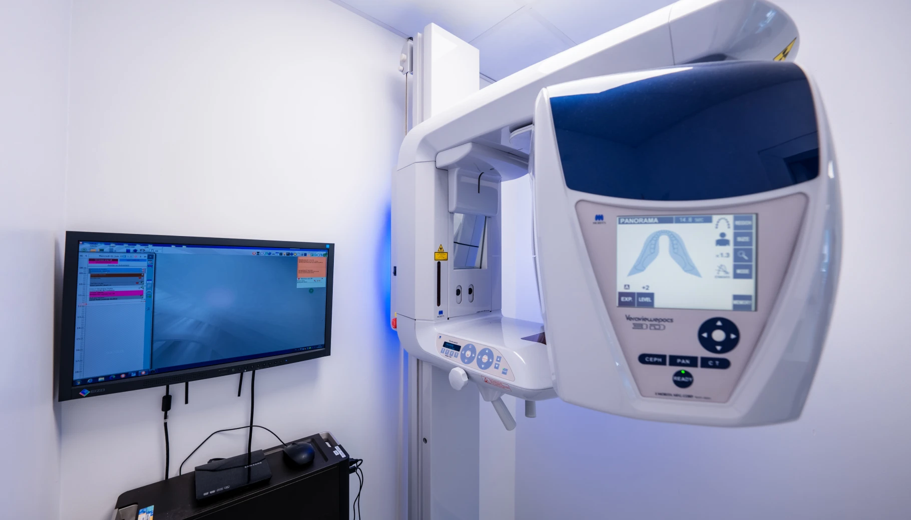 Salle de soin équipée de technologies dentaires modernes